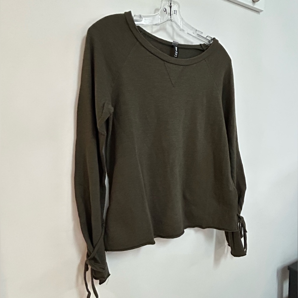 Design Lab Grunge Style Sweater - Picture 3 of 7